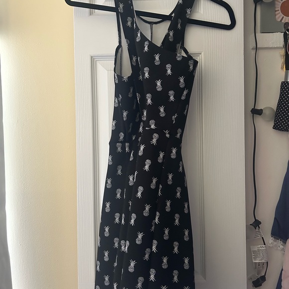 Pineapple Hollister sundress - Picture 4 of 4